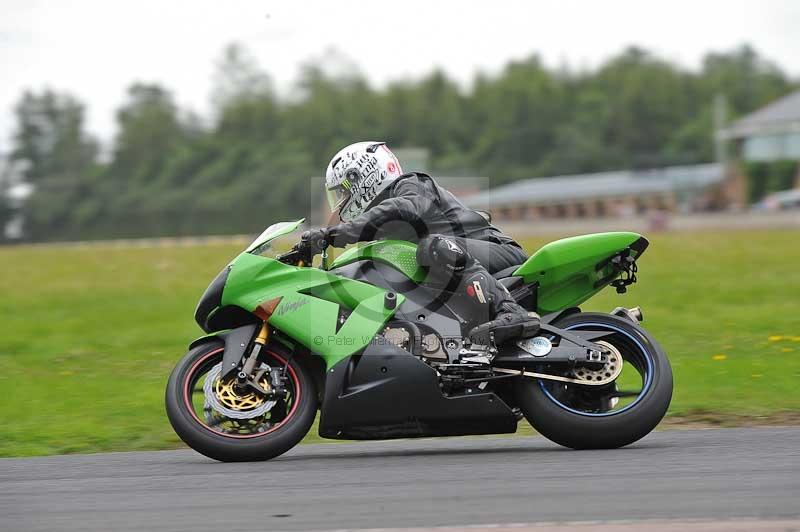 Motorcycle action photographs;cadwell;cadwell park photographs;event digital images;eventdigitalimages;motor racing louth lincolnshire;no limits trackdays;peter wileman photography;trackday;trackday digital images;trackday photos