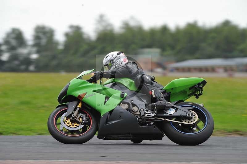 Motorcycle action photographs;cadwell;cadwell park photographs;event digital images;eventdigitalimages;motor racing louth lincolnshire;no limits trackdays;peter wileman photography;trackday;trackday digital images;trackday photos