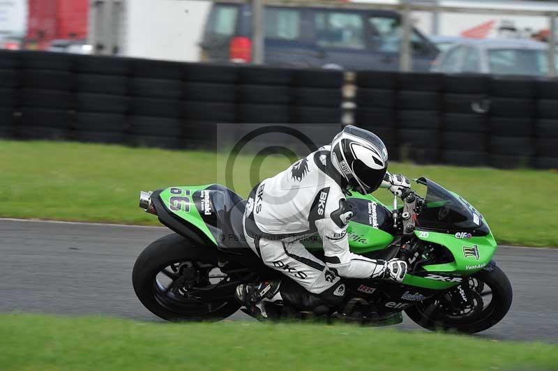 Motorcycle action photographs;cadwell;cadwell park photographs;event digital images;eventdigitalimages;motor racing louth lincolnshire;no limits trackdays;peter wileman photography;trackday;trackday digital images;trackday photos