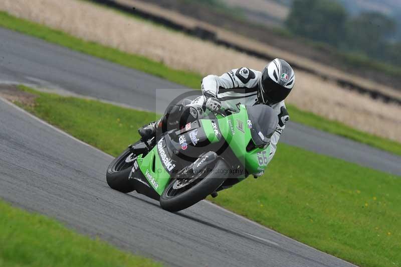 Motorcycle action photographs;cadwell;cadwell park photographs;event digital images;eventdigitalimages;motor racing louth lincolnshire;no limits trackdays;peter wileman photography;trackday;trackday digital images;trackday photos