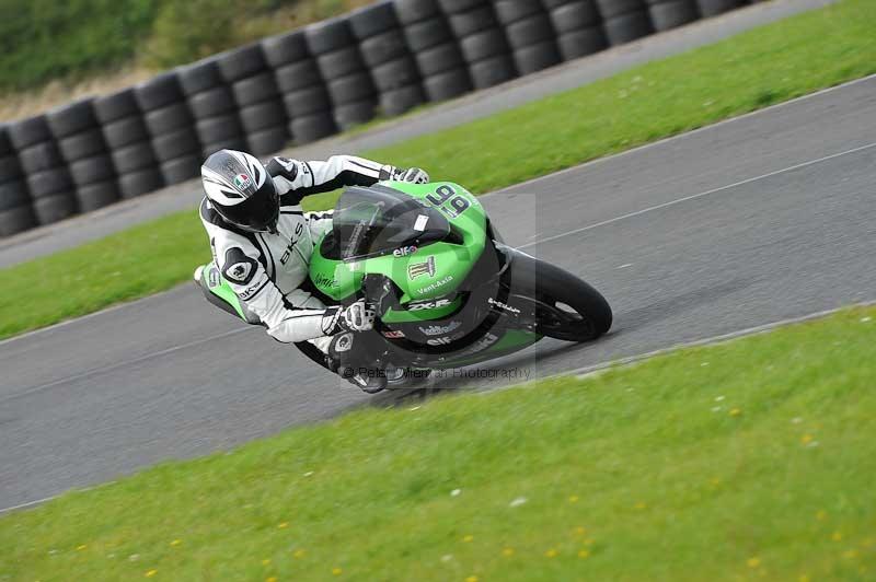 Motorcycle action photographs;cadwell;cadwell park photographs;event digital images;eventdigitalimages;motor racing louth lincolnshire;no limits trackdays;peter wileman photography;trackday;trackday digital images;trackday photos