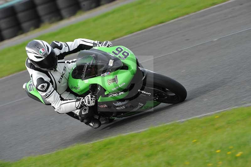 Motorcycle action photographs;cadwell;cadwell park photographs;event digital images;eventdigitalimages;motor racing louth lincolnshire;no limits trackdays;peter wileman photography;trackday;trackday digital images;trackday photos