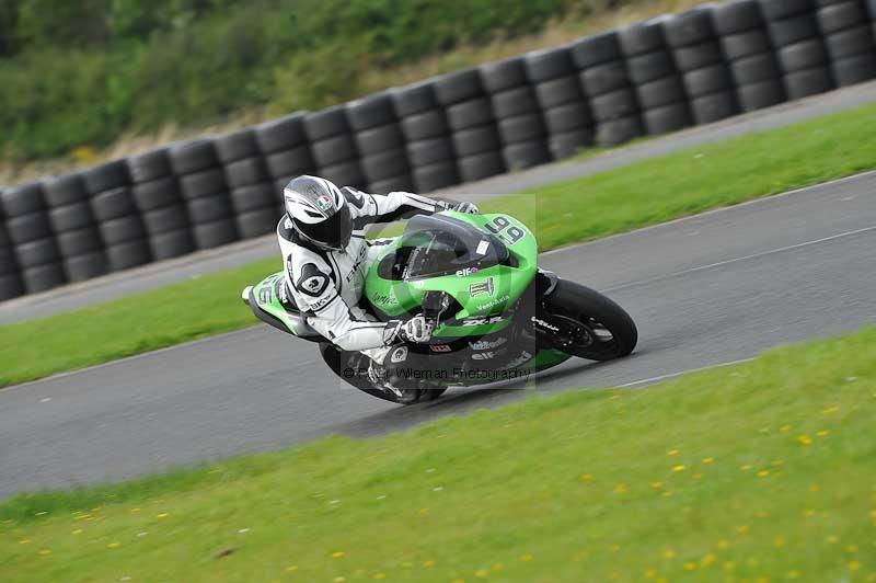 Motorcycle action photographs;cadwell;cadwell park photographs;event digital images;eventdigitalimages;motor racing louth lincolnshire;no limits trackdays;peter wileman photography;trackday;trackday digital images;trackday photos