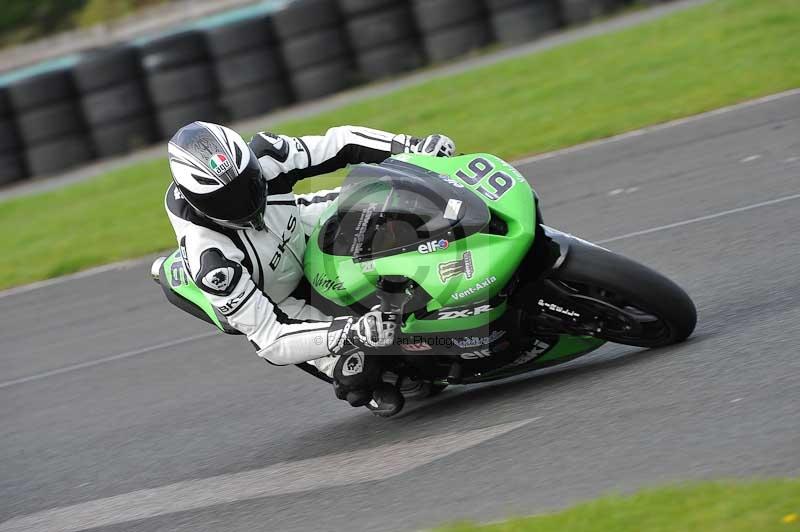 Motorcycle action photographs;cadwell;cadwell park photographs;event digital images;eventdigitalimages;motor racing louth lincolnshire;no limits trackdays;peter wileman photography;trackday;trackday digital images;trackday photos