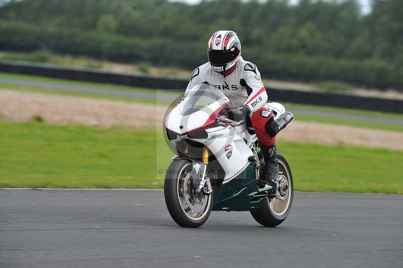 Motorcycle action photographs;cadwell;cadwell park photographs;event digital images;eventdigitalimages;motor racing louth lincolnshire;no limits trackdays;peter wileman photography;trackday;trackday digital images;trackday photos