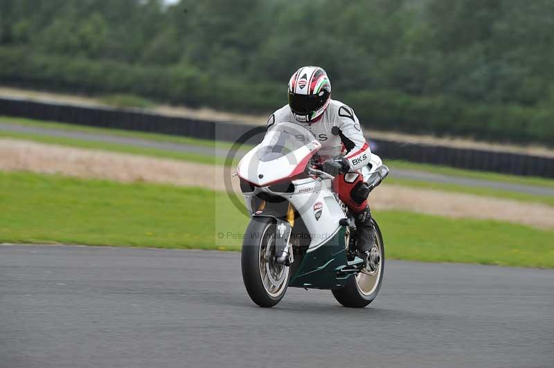 Motorcycle action photographs;cadwell;cadwell park photographs;event digital images;eventdigitalimages;motor racing louth lincolnshire;no limits trackdays;peter wileman photography;trackday;trackday digital images;trackday photos