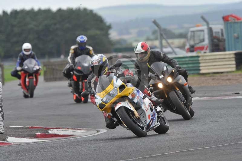 Motorcycle action photographs;cadwell;cadwell park photographs;event digital images;eventdigitalimages;motor racing louth lincolnshire;no limits trackdays;peter wileman photography;trackday;trackday digital images;trackday photos