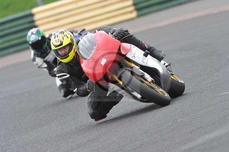 Motorcycle action photographs;cadwell;cadwell park photographs;event digital images;eventdigitalimages;motor racing louth lincolnshire;no limits trackdays;peter wileman photography;trackday;trackday digital images;trackday photos