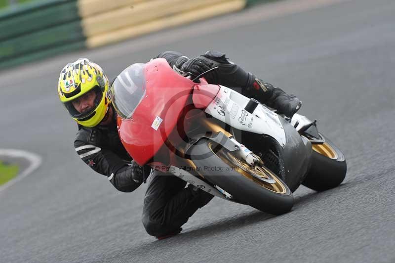 Motorcycle action photographs;cadwell;cadwell park photographs;event digital images;eventdigitalimages;motor racing louth lincolnshire;no limits trackdays;peter wileman photography;trackday;trackday digital images;trackday photos