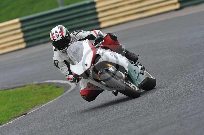 Motorcycle action photographs;cadwell;cadwell park photographs;event digital images;eventdigitalimages;motor racing louth lincolnshire;no limits trackdays;peter wileman photography;trackday;trackday digital images;trackday photos