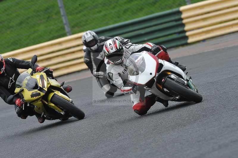Motorcycle action photographs;cadwell;cadwell park photographs;event digital images;eventdigitalimages;motor racing louth lincolnshire;no limits trackdays;peter wileman photography;trackday;trackday digital images;trackday photos