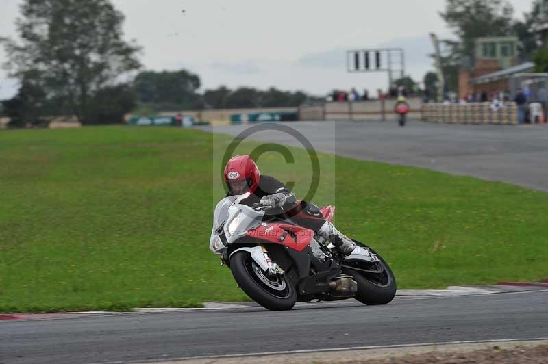 Motorcycle action photographs;cadwell;cadwell park photographs;event digital images;eventdigitalimages;motor racing louth lincolnshire;no limits trackdays;peter wileman photography;trackday;trackday digital images;trackday photos