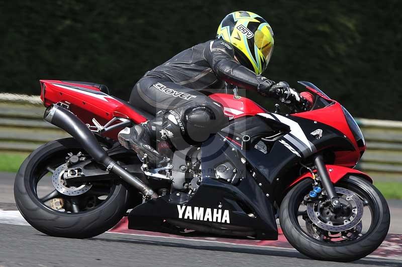 Motorcycle action photographs;cadwell;cadwell park photographs;event digital images;eventdigitalimages;motor racing louth lincolnshire;no limits trackdays;peter wileman photography;trackday;trackday digital images;trackday photos