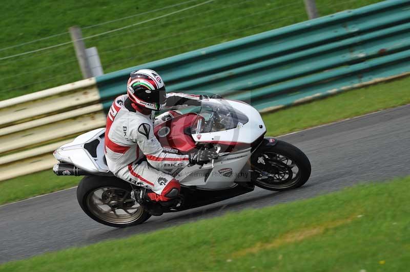 Motorcycle action photographs;cadwell;cadwell park photographs;event digital images;eventdigitalimages;motor racing louth lincolnshire;no limits trackdays;peter wileman photography;trackday;trackday digital images;trackday photos