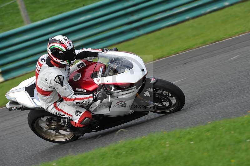 Motorcycle action photographs;cadwell;cadwell park photographs;event digital images;eventdigitalimages;motor racing louth lincolnshire;no limits trackdays;peter wileman photography;trackday;trackday digital images;trackday photos