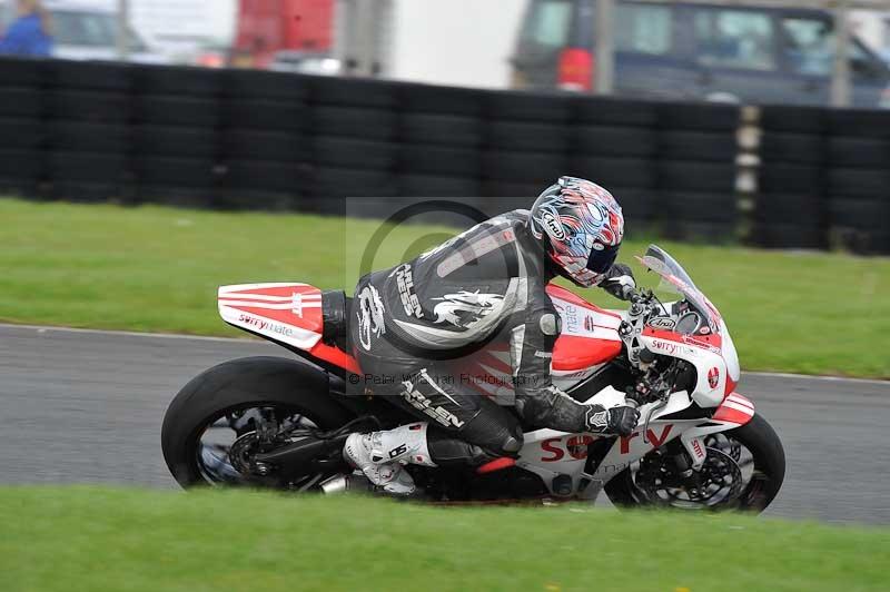 Motorcycle action photographs;cadwell;cadwell park photographs;event digital images;eventdigitalimages;motor racing louth lincolnshire;no limits trackdays;peter wileman photography;trackday;trackday digital images;trackday photos