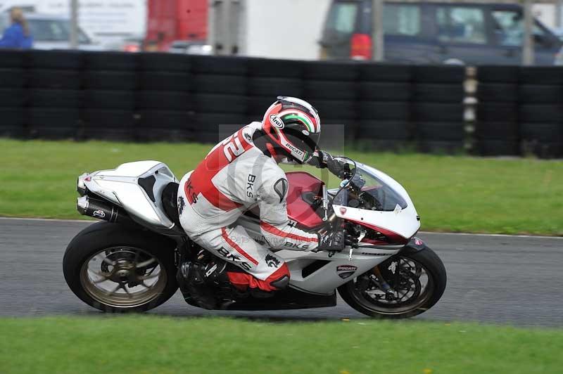 Motorcycle action photographs;cadwell;cadwell park photographs;event digital images;eventdigitalimages;motor racing louth lincolnshire;no limits trackdays;peter wileman photography;trackday;trackday digital images;trackday photos