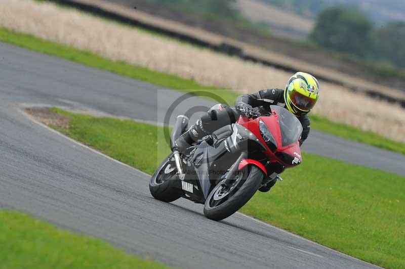 Motorcycle action photographs;cadwell;cadwell park photographs;event digital images;eventdigitalimages;motor racing louth lincolnshire;no limits trackdays;peter wileman photography;trackday;trackday digital images;trackday photos