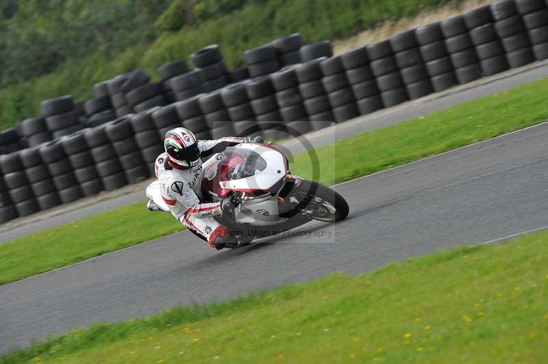 Motorcycle action photographs;cadwell;cadwell park photographs;event digital images;eventdigitalimages;motor racing louth lincolnshire;no limits trackdays;peter wileman photography;trackday;trackday digital images;trackday photos