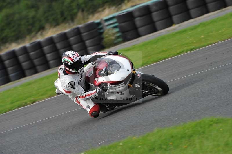 Motorcycle action photographs;cadwell;cadwell park photographs;event digital images;eventdigitalimages;motor racing louth lincolnshire;no limits trackdays;peter wileman photography;trackday;trackday digital images;trackday photos