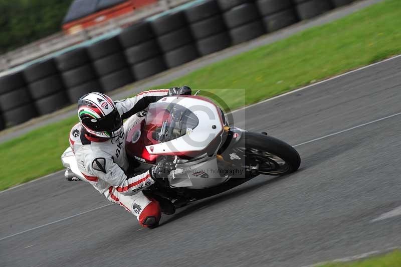 Motorcycle action photographs;cadwell;cadwell park photographs;event digital images;eventdigitalimages;motor racing louth lincolnshire;no limits trackdays;peter wileman photography;trackday;trackday digital images;trackday photos