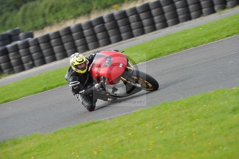 Motorcycle action photographs;cadwell;cadwell park photographs;event digital images;eventdigitalimages;motor racing louth lincolnshire;no limits trackdays;peter wileman photography;trackday;trackday digital images;trackday photos