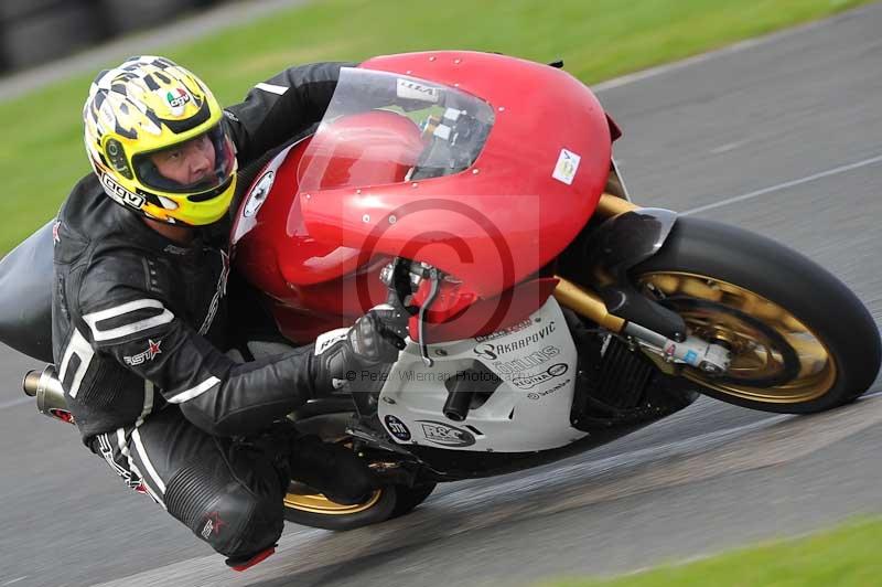 Motorcycle action photographs;cadwell;cadwell park photographs;event digital images;eventdigitalimages;motor racing louth lincolnshire;no limits trackdays;peter wileman photography;trackday;trackday digital images;trackday photos