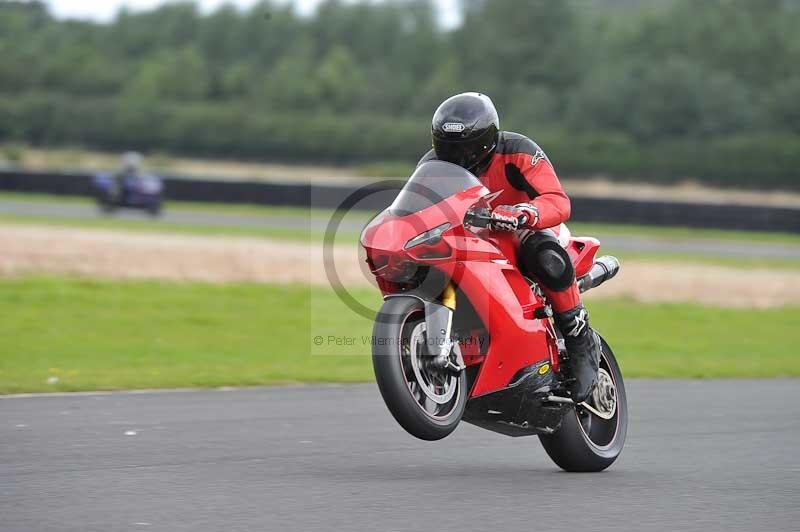 Motorcycle action photographs;cadwell;cadwell park photographs;event digital images;eventdigitalimages;motor racing louth lincolnshire;no limits trackdays;peter wileman photography;trackday;trackday digital images;trackday photos