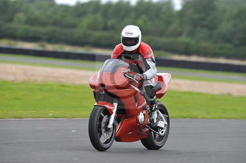 Motorcycle action photographs;cadwell;cadwell park photographs;event digital images;eventdigitalimages;motor racing louth lincolnshire;no limits trackdays;peter wileman photography;trackday;trackday digital images;trackday photos