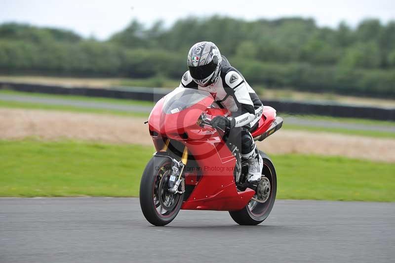 Motorcycle action photographs;cadwell;cadwell park photographs;event digital images;eventdigitalimages;motor racing louth lincolnshire;no limits trackdays;peter wileman photography;trackday;trackday digital images;trackday photos