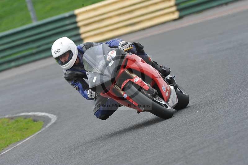 Motorcycle action photographs;cadwell;cadwell park photographs;event digital images;eventdigitalimages;motor racing louth lincolnshire;no limits trackdays;peter wileman photography;trackday;trackday digital images;trackday photos