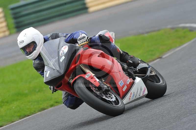 Motorcycle action photographs;cadwell;cadwell park photographs;event digital images;eventdigitalimages;motor racing louth lincolnshire;no limits trackdays;peter wileman photography;trackday;trackday digital images;trackday photos