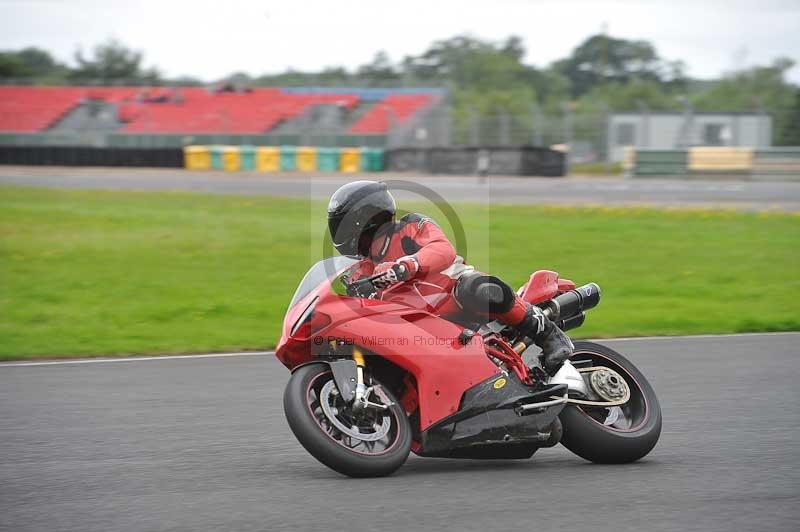 Motorcycle action photographs;cadwell;cadwell park photographs;event digital images;eventdigitalimages;motor racing louth lincolnshire;no limits trackdays;peter wileman photography;trackday;trackday digital images;trackday photos