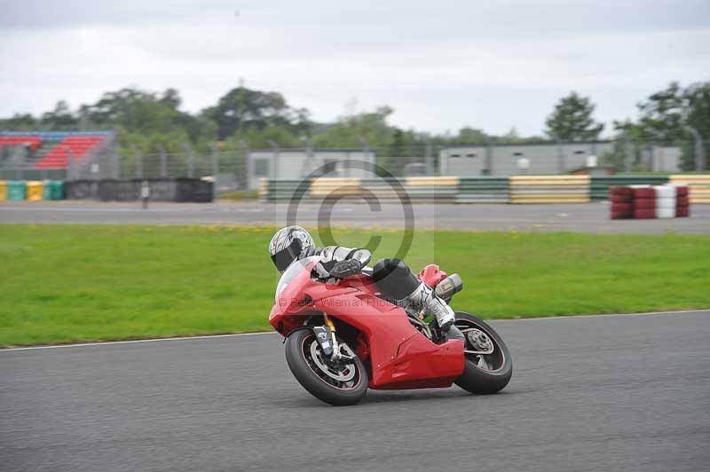 Motorcycle action photographs;cadwell;cadwell park photographs;event digital images;eventdigitalimages;motor racing louth lincolnshire;no limits trackdays;peter wileman photography;trackday;trackday digital images;trackday photos