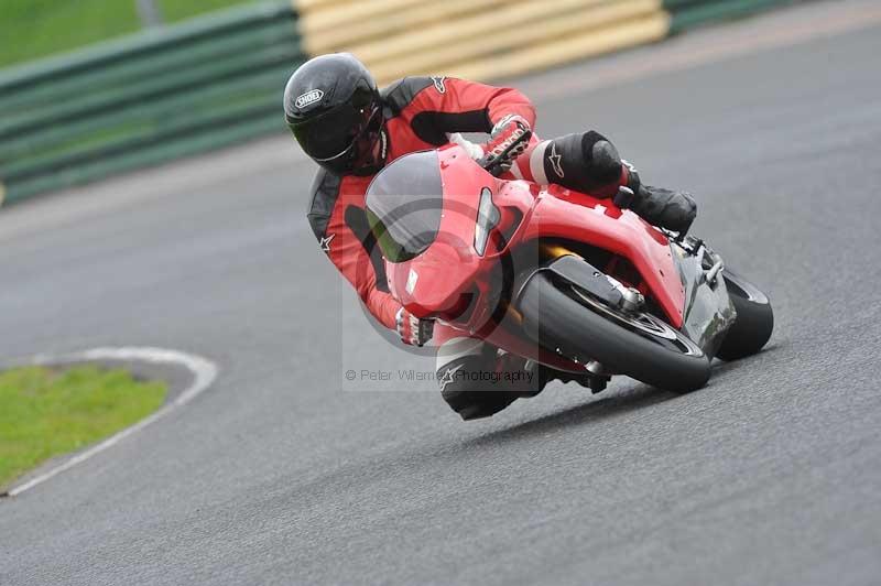 Motorcycle action photographs;cadwell;cadwell park photographs;event digital images;eventdigitalimages;motor racing louth lincolnshire;no limits trackdays;peter wileman photography;trackday;trackday digital images;trackday photos