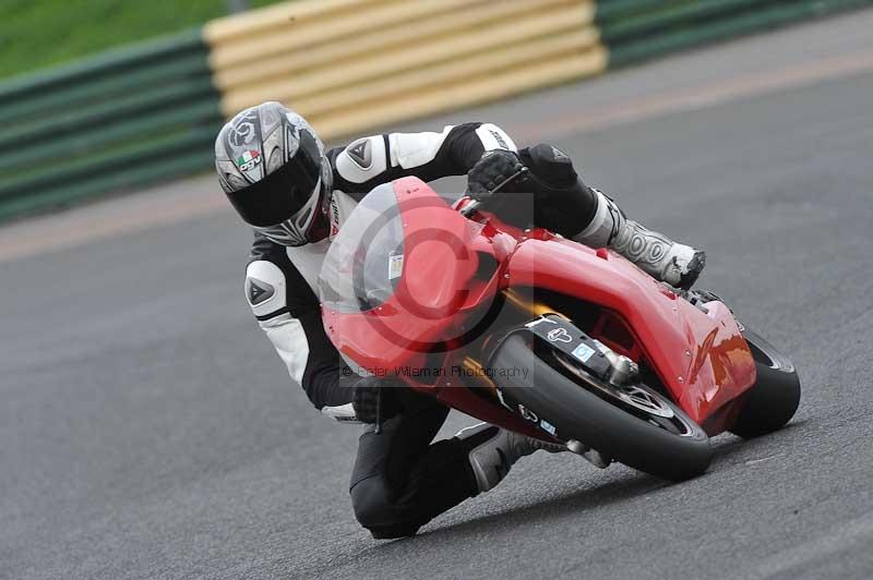 Motorcycle action photographs;cadwell;cadwell park photographs;event digital images;eventdigitalimages;motor racing louth lincolnshire;no limits trackdays;peter wileman photography;trackday;trackday digital images;trackday photos