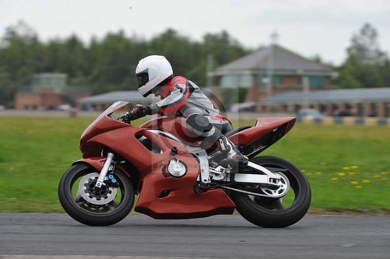 Motorcycle action photographs;cadwell;cadwell park photographs;event digital images;eventdigitalimages;motor racing louth lincolnshire;no limits trackdays;peter wileman photography;trackday;trackday digital images;trackday photos