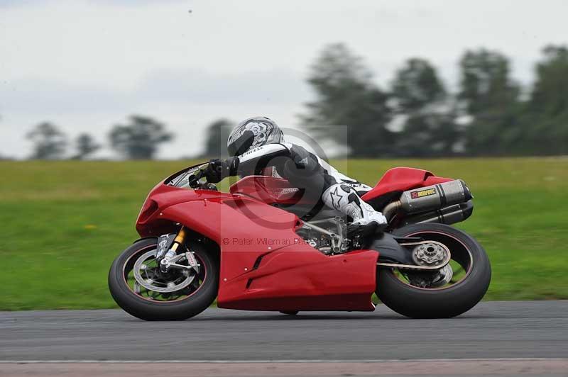 Motorcycle action photographs;cadwell;cadwell park photographs;event digital images;eventdigitalimages;motor racing louth lincolnshire;no limits trackdays;peter wileman photography;trackday;trackday digital images;trackday photos