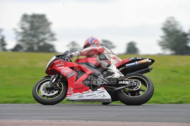 Motorcycle action photographs;cadwell;cadwell park photographs;event digital images;eventdigitalimages;motor racing louth lincolnshire;no limits trackdays;peter wileman photography;trackday;trackday digital images;trackday photos