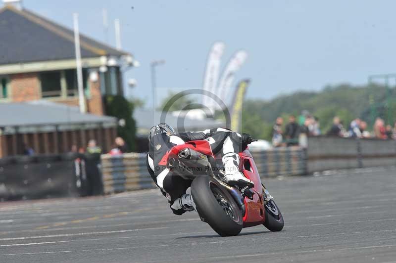 Motorcycle action photographs;cadwell;cadwell park photographs;event digital images;eventdigitalimages;motor racing louth lincolnshire;no limits trackdays;peter wileman photography;trackday;trackday digital images;trackday photos