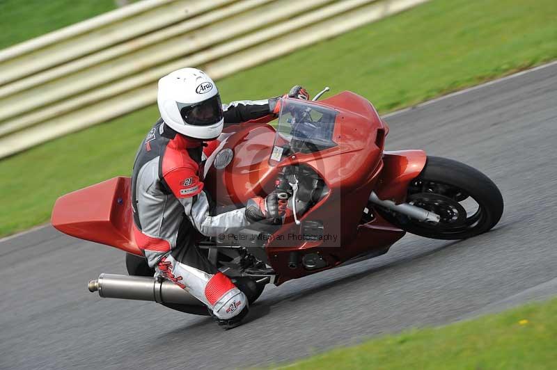Motorcycle action photographs;cadwell;cadwell park photographs;event digital images;eventdigitalimages;motor racing louth lincolnshire;no limits trackdays;peter wileman photography;trackday;trackday digital images;trackday photos