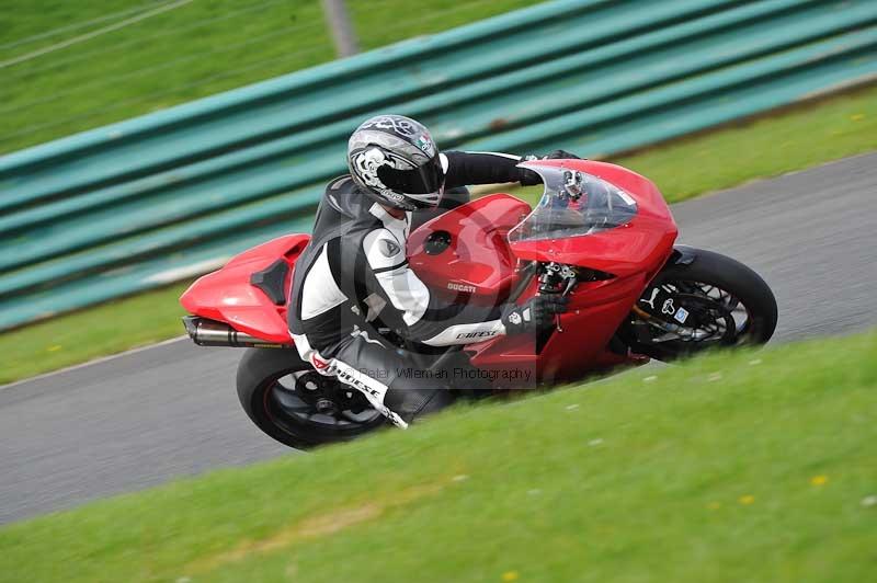 Motorcycle action photographs;cadwell;cadwell park photographs;event digital images;eventdigitalimages;motor racing louth lincolnshire;no limits trackdays;peter wileman photography;trackday;trackday digital images;trackday photos