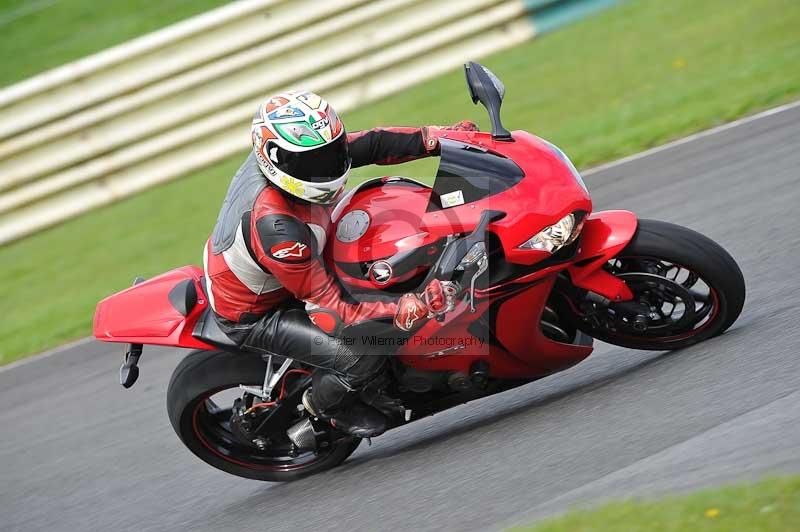 Motorcycle action photographs;cadwell;cadwell park photographs;event digital images;eventdigitalimages;motor racing louth lincolnshire;no limits trackdays;peter wileman photography;trackday;trackday digital images;trackday photos