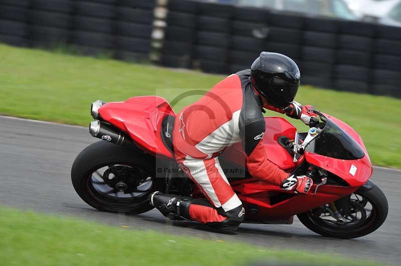 Motorcycle action photographs;cadwell;cadwell park photographs;event digital images;eventdigitalimages;motor racing louth lincolnshire;no limits trackdays;peter wileman photography;trackday;trackday digital images;trackday photos
