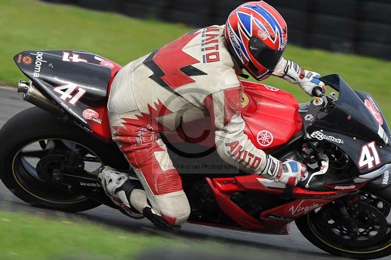 Motorcycle action photographs;cadwell;cadwell park photographs;event digital images;eventdigitalimages;motor racing louth lincolnshire;no limits trackdays;peter wileman photography;trackday;trackday digital images;trackday photos