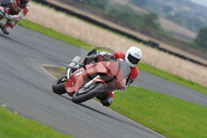 Motorcycle action photographs;cadwell;cadwell park photographs;event digital images;eventdigitalimages;motor racing louth lincolnshire;no limits trackdays;peter wileman photography;trackday;trackday digital images;trackday photos