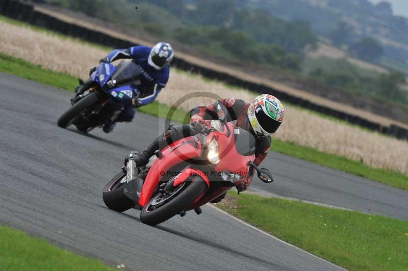 Motorcycle action photographs;cadwell;cadwell park photographs;event digital images;eventdigitalimages;motor racing louth lincolnshire;no limits trackdays;peter wileman photography;trackday;trackday digital images;trackday photos