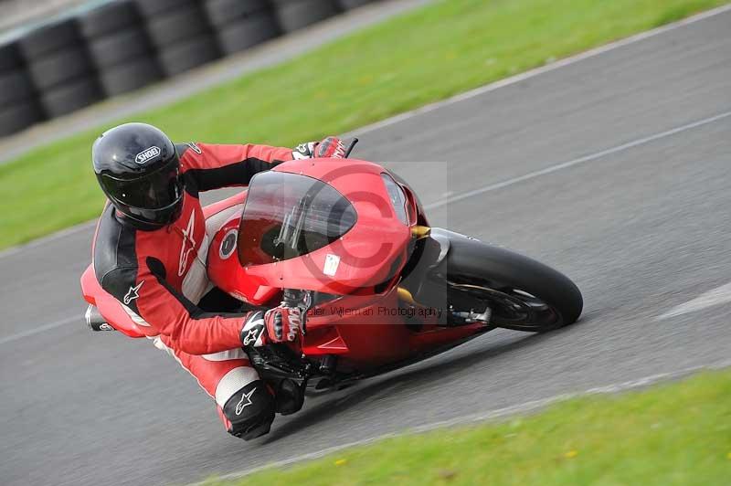 Motorcycle action photographs;cadwell;cadwell park photographs;event digital images;eventdigitalimages;motor racing louth lincolnshire;no limits trackdays;peter wileman photography;trackday;trackday digital images;trackday photos