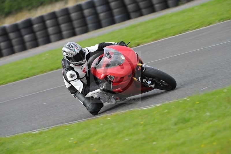 Motorcycle action photographs;cadwell;cadwell park photographs;event digital images;eventdigitalimages;motor racing louth lincolnshire;no limits trackdays;peter wileman photography;trackday;trackday digital images;trackday photos