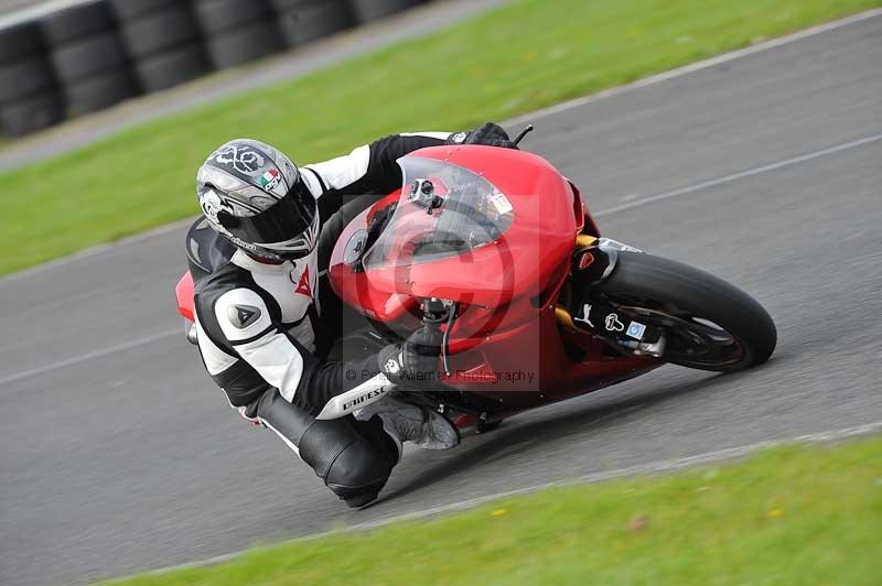 Motorcycle action photographs;cadwell;cadwell park photographs;event digital images;eventdigitalimages;motor racing louth lincolnshire;no limits trackdays;peter wileman photography;trackday;trackday digital images;trackday photos